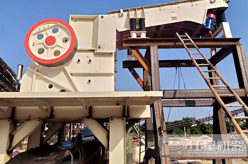 河南生產(chǎn)顎式破碎機(jī)的廠家怎么樣？顎式破碎機(jī)的類型有哪些？