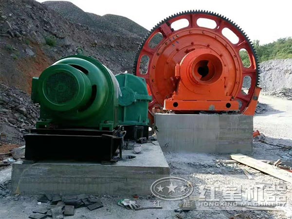 爐渣球磨機(jī)現(xiàn)場1