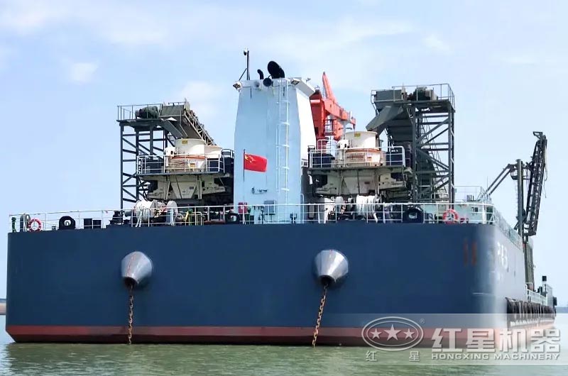 時(shí)產(chǎn)600噸船載砂石生產(chǎn)線，下水投產(chǎn)了