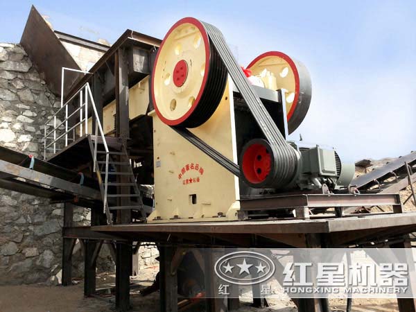 顎式破碎機(jī)現(xiàn)場(chǎng)圖