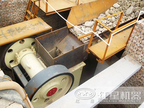 硅礦破碎機(jī)現(xiàn)場圖